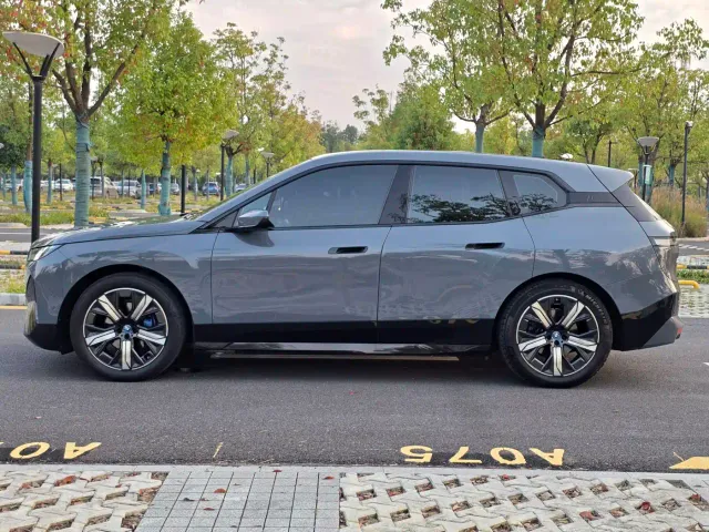 BMW iX — Фото автомобиля 7