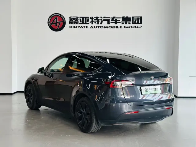 Tesla Model Y — Фото автомобиля 5