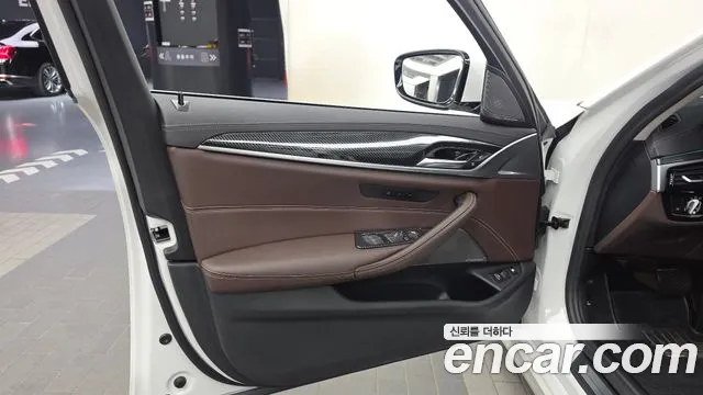 BMW 5 Series G30 — Фото автомобиля 13