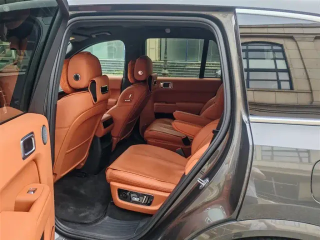 Li Auto L8 — Фото автомобиля 7