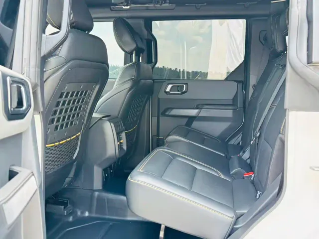 Ford Bronco — Фото автомобиля 11