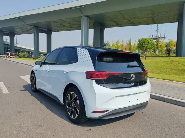 Volkswagen ID.3 — Фото автомобиля 4