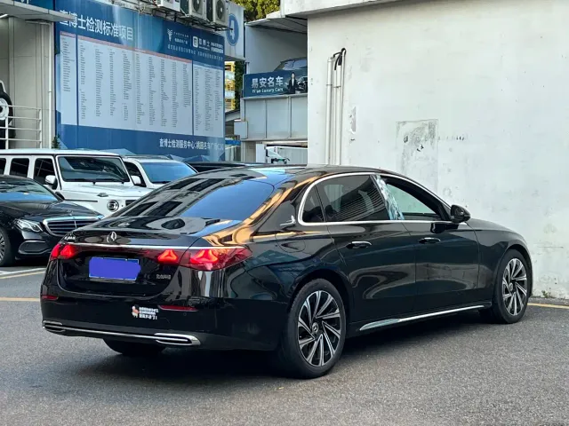 Mercedes-Benz E-Class — Фото автомобиля 9