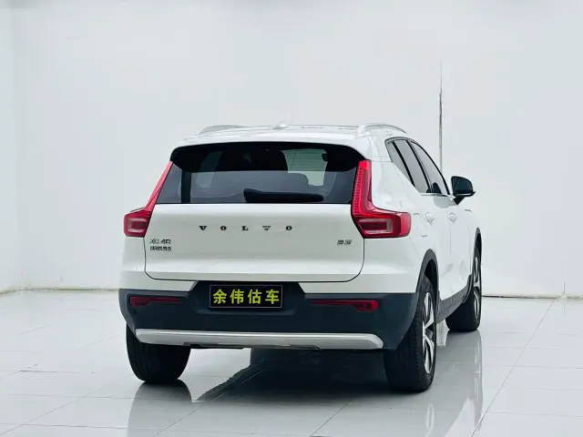 Volvo XC40 — Фото автомобиля 7