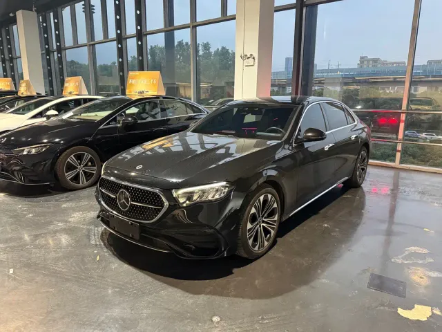 Фотография автомобиля — Mercedes-Benz E-Class