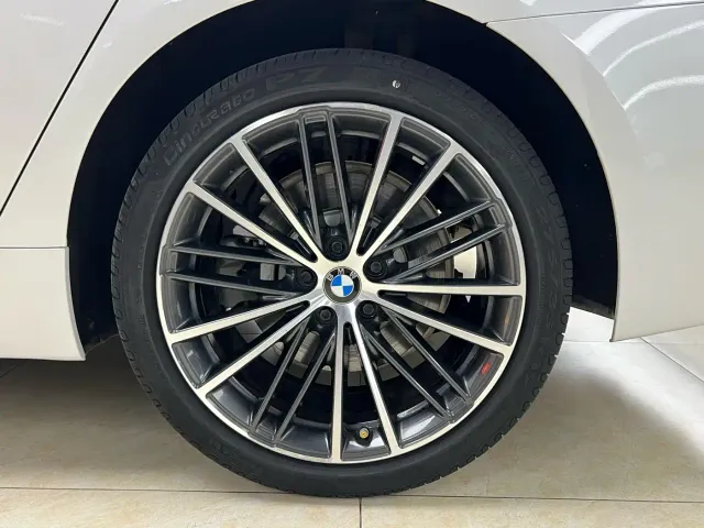 BMW 5 Series — Фото автомобиля 28
