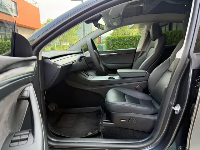 Tesla Model Y — Фото автомобиля 4