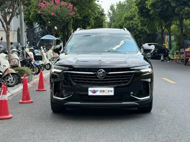 Buick Envision Plus — Фото автомобиля 2