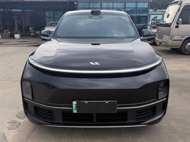 Li Auto L8 — Фото автомобиля 2