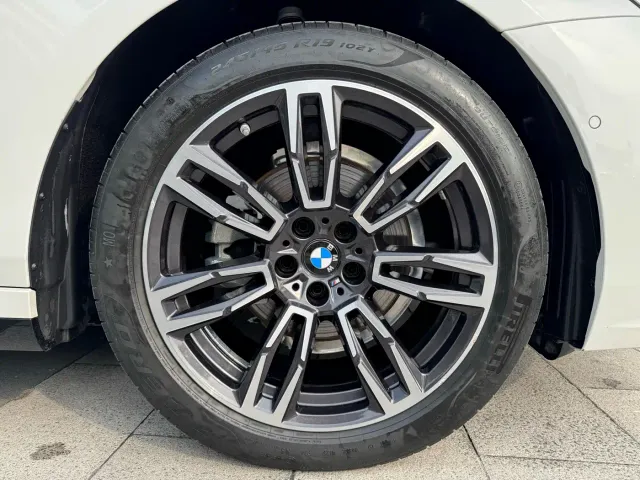 BMW 5 Series — Фото автомобиля 20