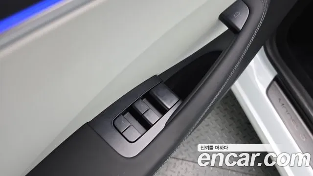 Tesla Model 3 — Фото автомобиля 13
