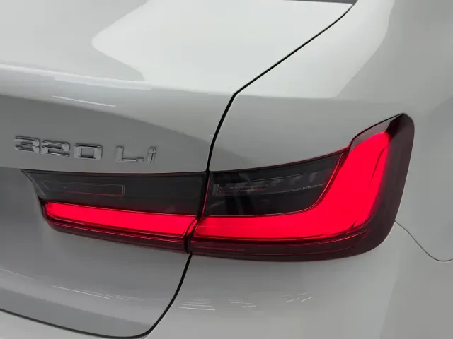 BMW 3 Series — Фото автомобиля 9