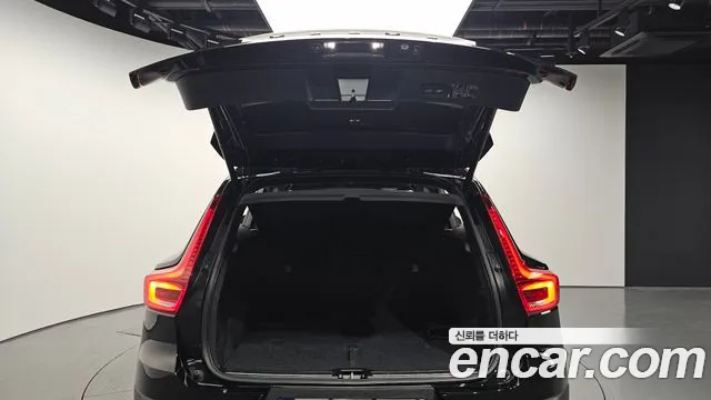 Вольво XC40 B4 Inscription — Фото автомобиля 18