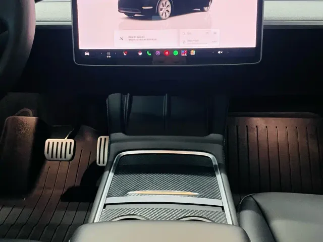 Tesla Model Y — Фото автомобиля 11