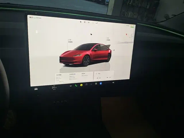 Tesla Model 3 — Фото автомобиля 12