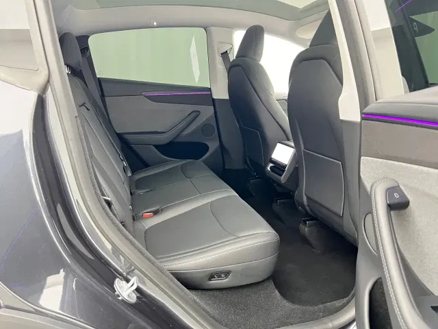 Tesla Model Y — Фото автомобиля 10