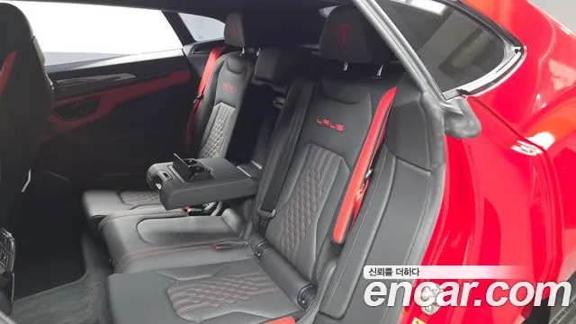 Lamborghini Urus — Фото автомобиля 9