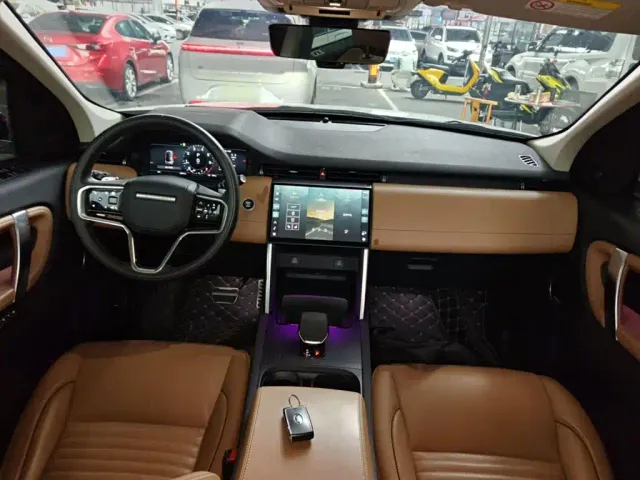 Land Rover Discovery Sport — Фото автомобиля 9