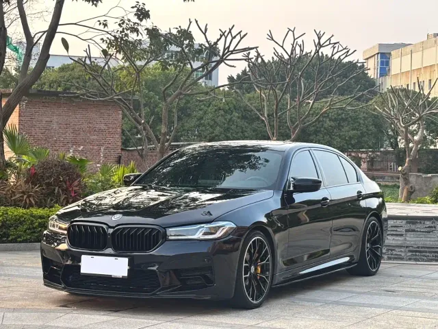 Фотография автомобиля — BMW 5 Series