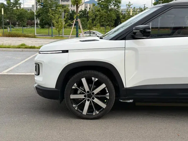Geely ICON — Фото автомобиля 3