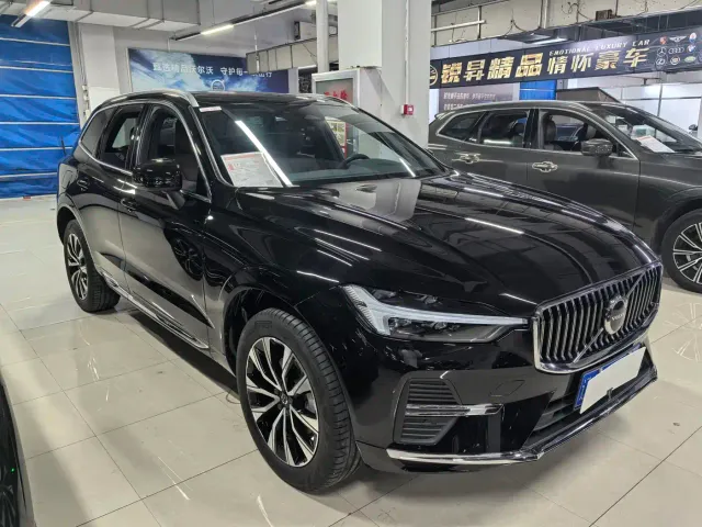 Volvo XC60 — Фото автомобиля 2