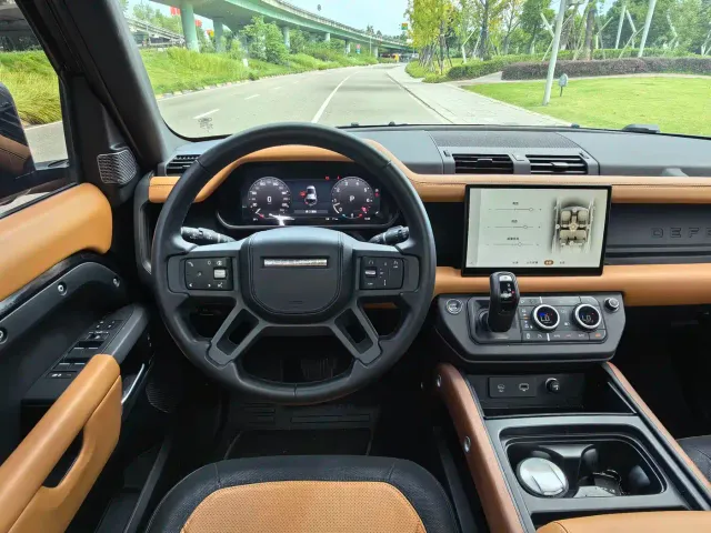 Land Rover Defender — Фото автомобиля 6