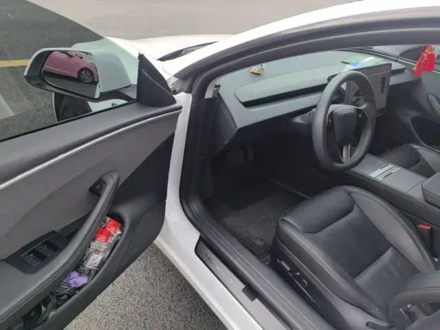 Tesla Model 3 — Фото автомобиля 15