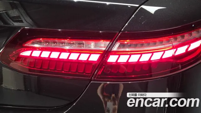 Mercedes-Benz E-Class — Фото автомобиля 22