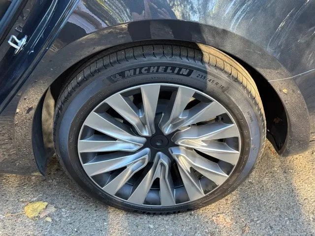 Tesla Model 3 — Фото автомобиля 14
