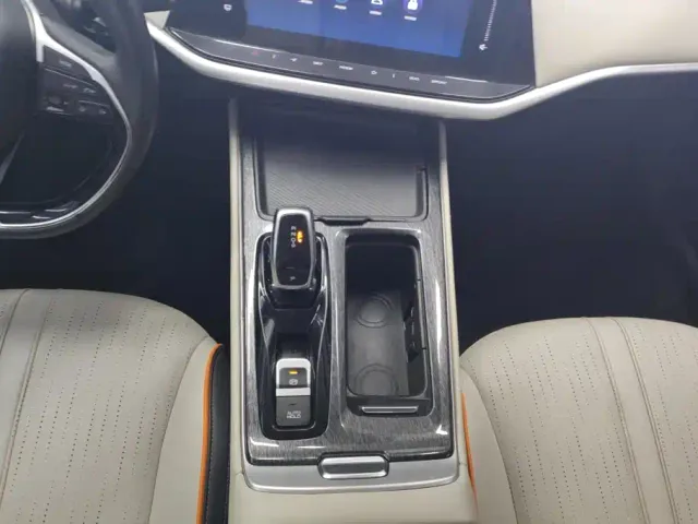 Dongfeng Yixuan MAX — Фото автомобиля 16