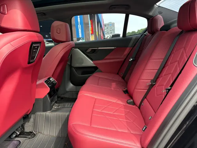 BMW 5 Series — Фото автомобиля 16