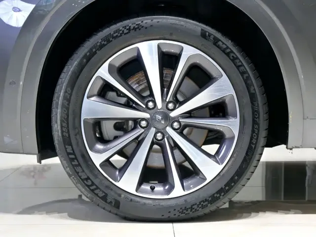 Li Auto Li ONE 2021 Extended Range 6-Seater — Фото автомобиля 25