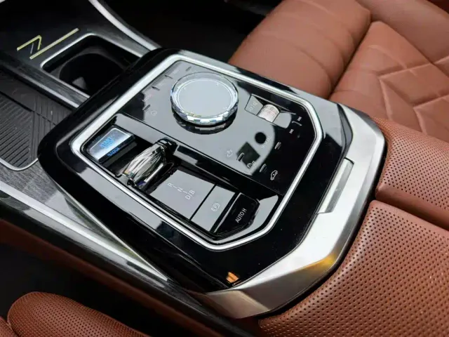 BMW i7 — Фото автомобиля 11