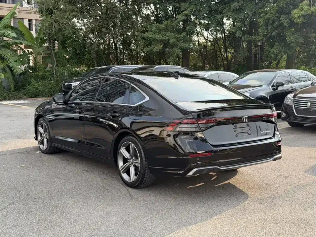 Honda Accord — Фото автомобиля 3