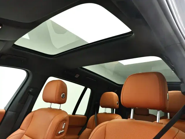 Li Auto L8 — Фото автомобиля 12
