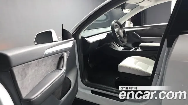 Tesla Model Y — Фото автомобиля 7