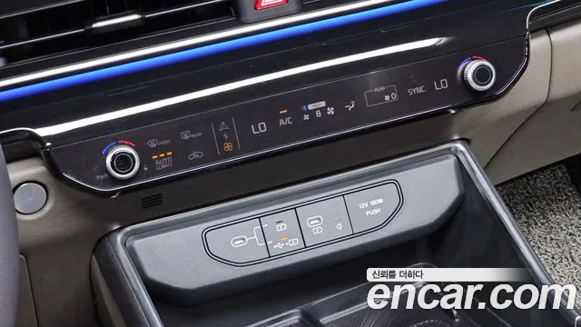 Kia Carnival Generation 4 — Фото автомобиля 30