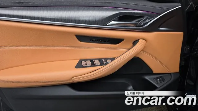 BMW 5 Series G30 — Фото автомобиля 13