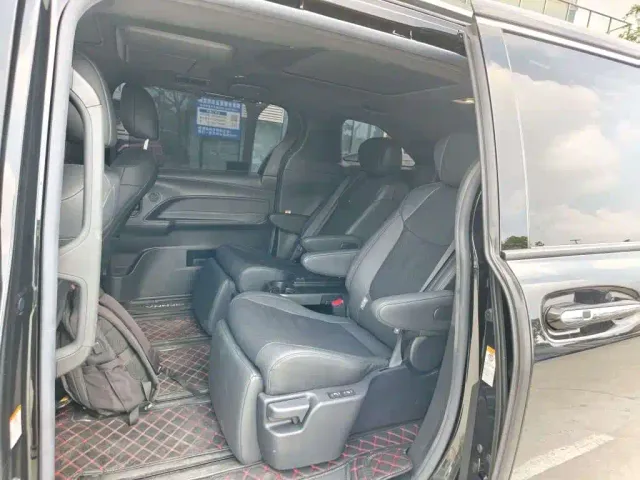 Toyota Sienna — Фото автомобиля 7
