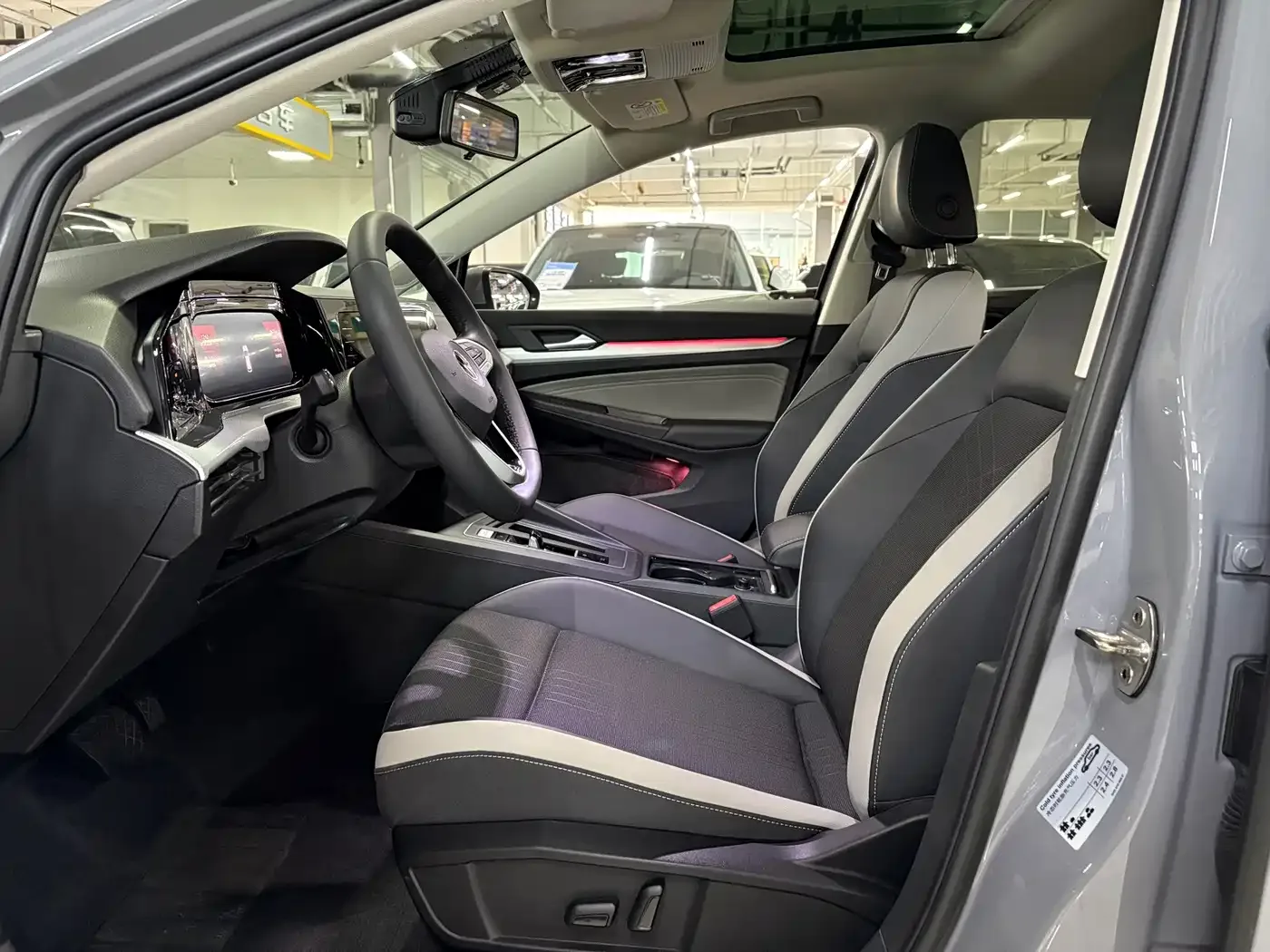 Volkswagen Golf 2023 280TSI DSG Pro — Фото автомобиля 4