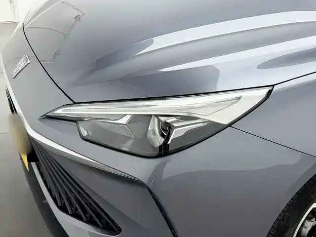 Roewe i5 — Фото автомобиля 15