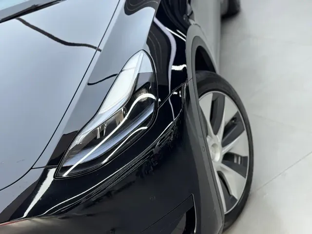 Tesla Model Y — Фото автомобиля 13