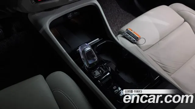 Volvo XC40 — Фото автомобиля 11