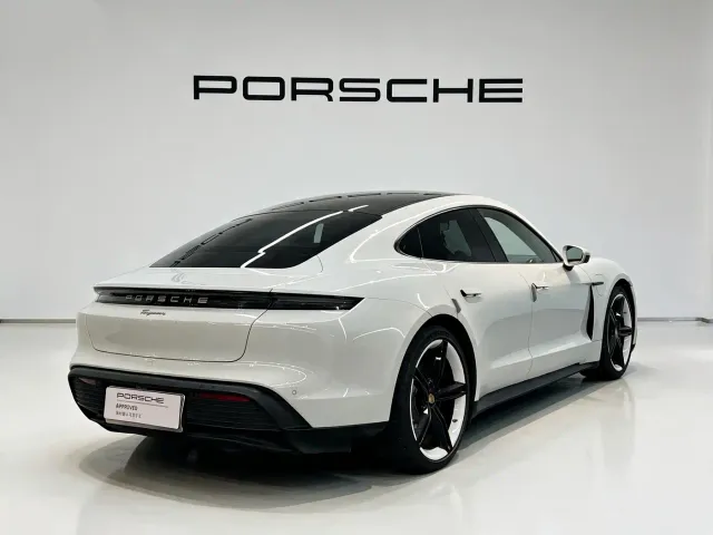 Porsche Taycan — Фото автомобиля 4