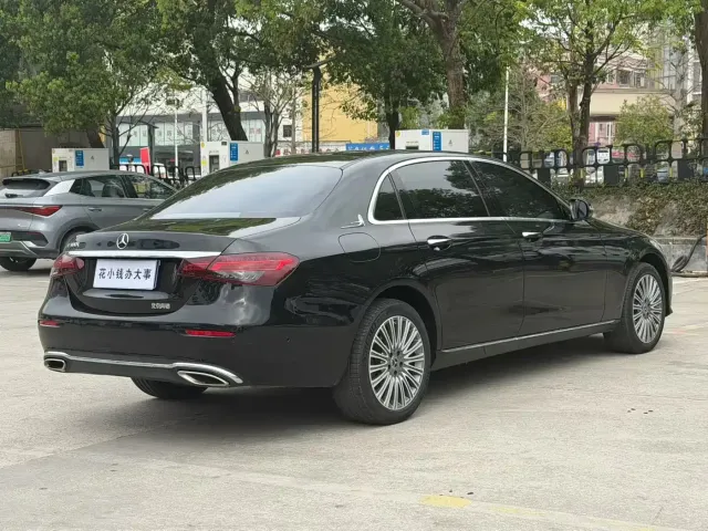 Mercedes-Benz E-Class — Фото автомобиля 4