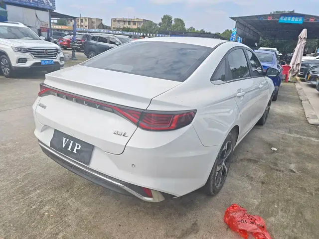 Geely Emgrand L — Фото автомобиля 11