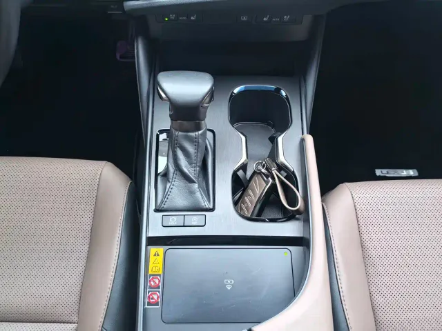 Lexus ES — Фото автомобиля 23