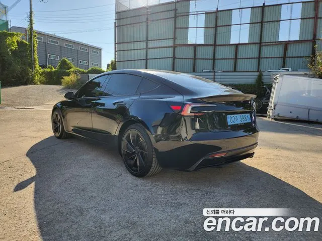 Tesla Model 3 — Фото автомобиля 3