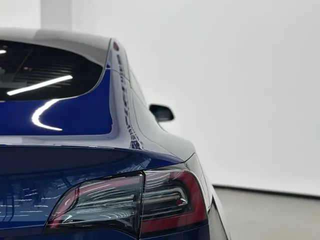 Tesla Model 3 — Фото автомобиля 20