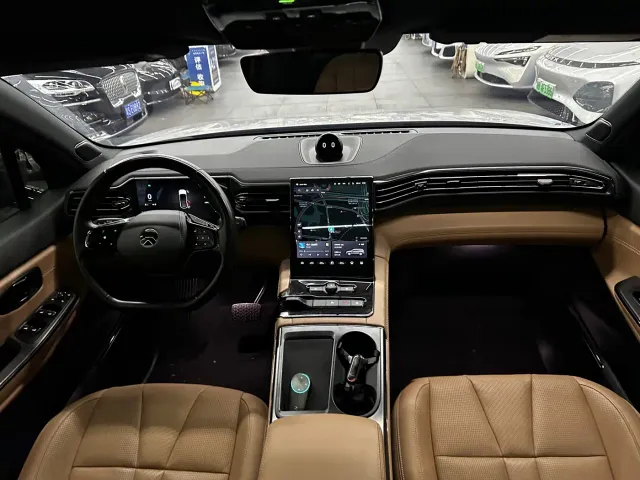 Nio ES8 — Фото автомобиля 11